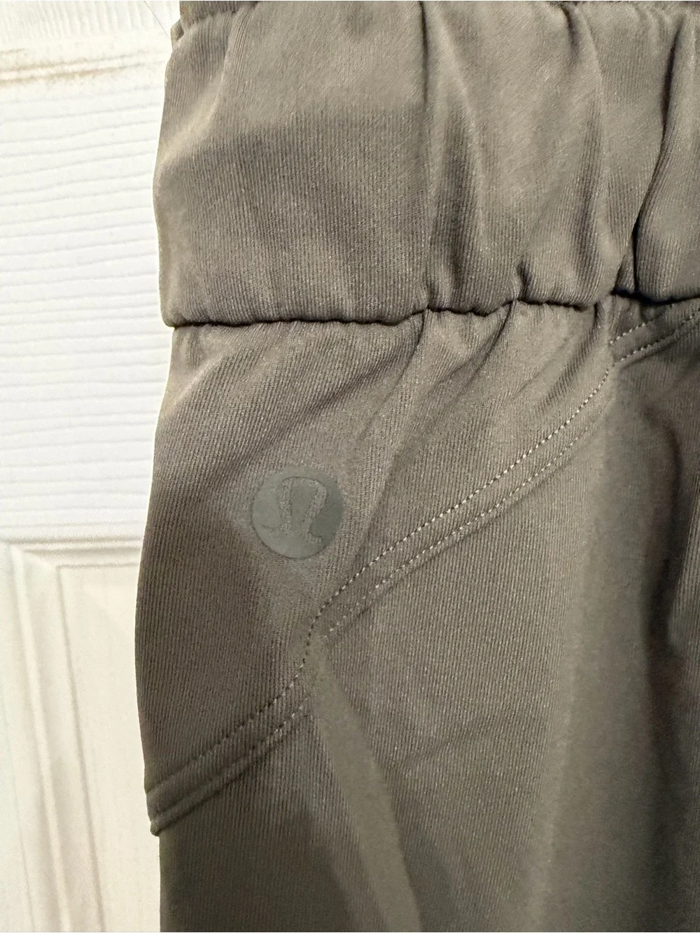 Lululemon green Olive Drawstring Jogger Pants women’s size 18